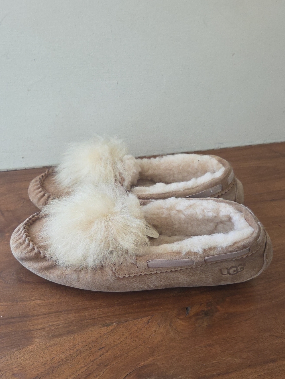 UGG Size 8 Tan Suede Pom-Pom Shearling Slippers